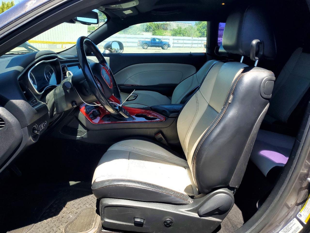 2016 Dodge Challenger - zdjęcie 7