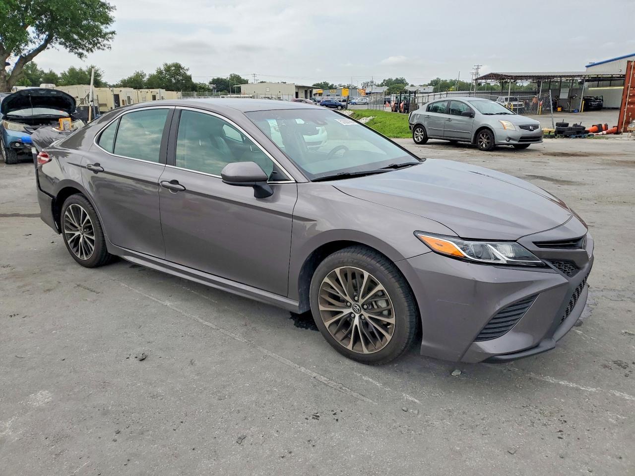 2018 Toyota Camry Se - zdjęcie 4
