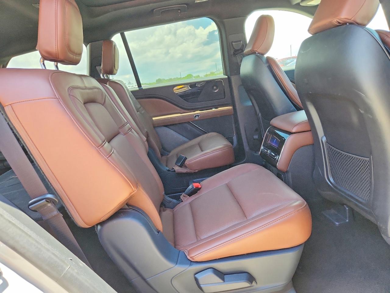 2025 Lincoln Aviator Reserve - zdjęcie 11
