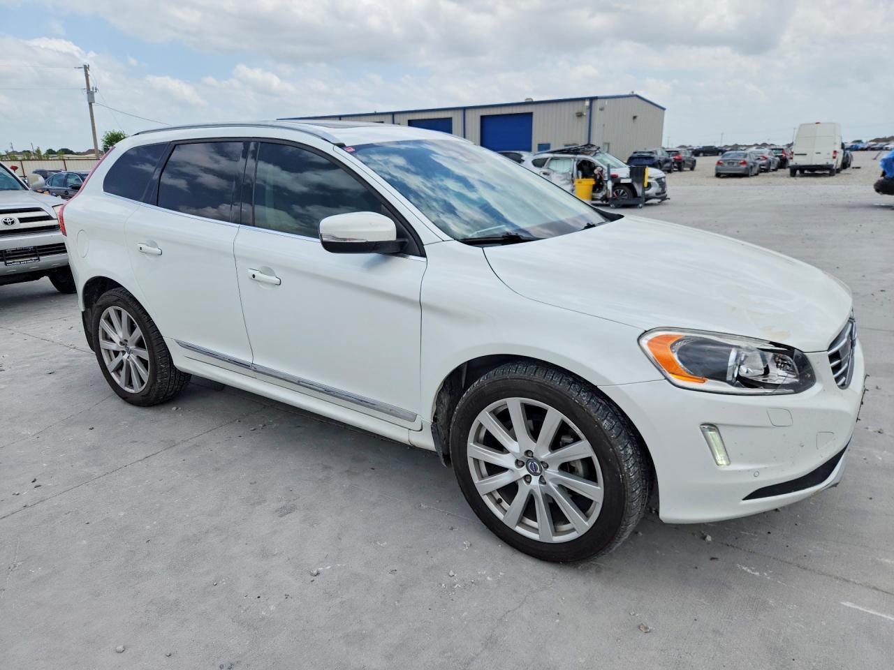 2017 Volvo Xc60 T5 Inscription - zdjęcie 4
