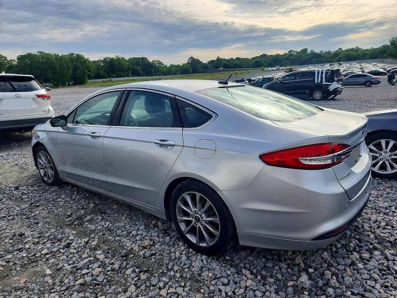 2017 Ford Fusion - zdjęcie 2