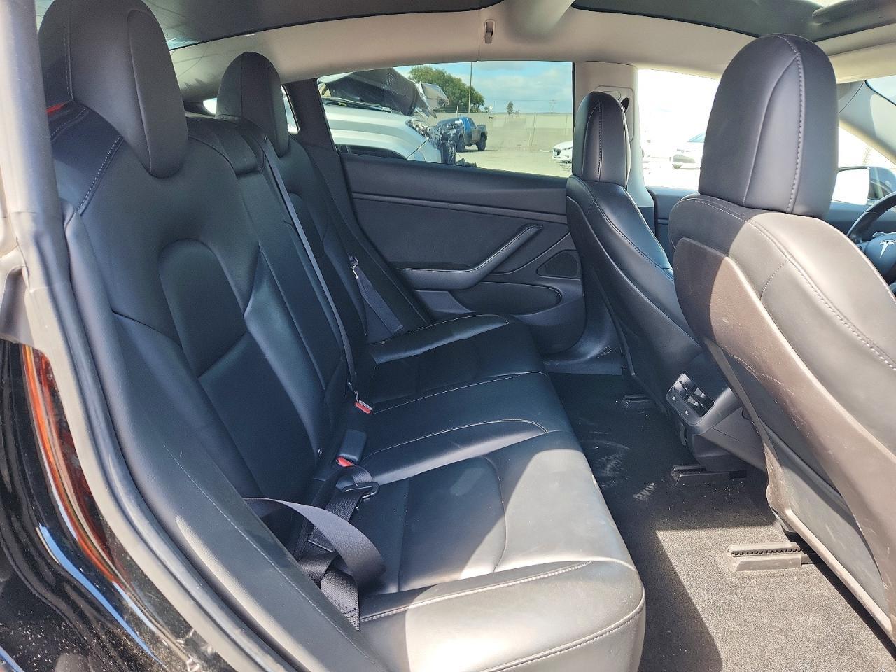 2019 Tesla Model 3 - zdjęcie 10