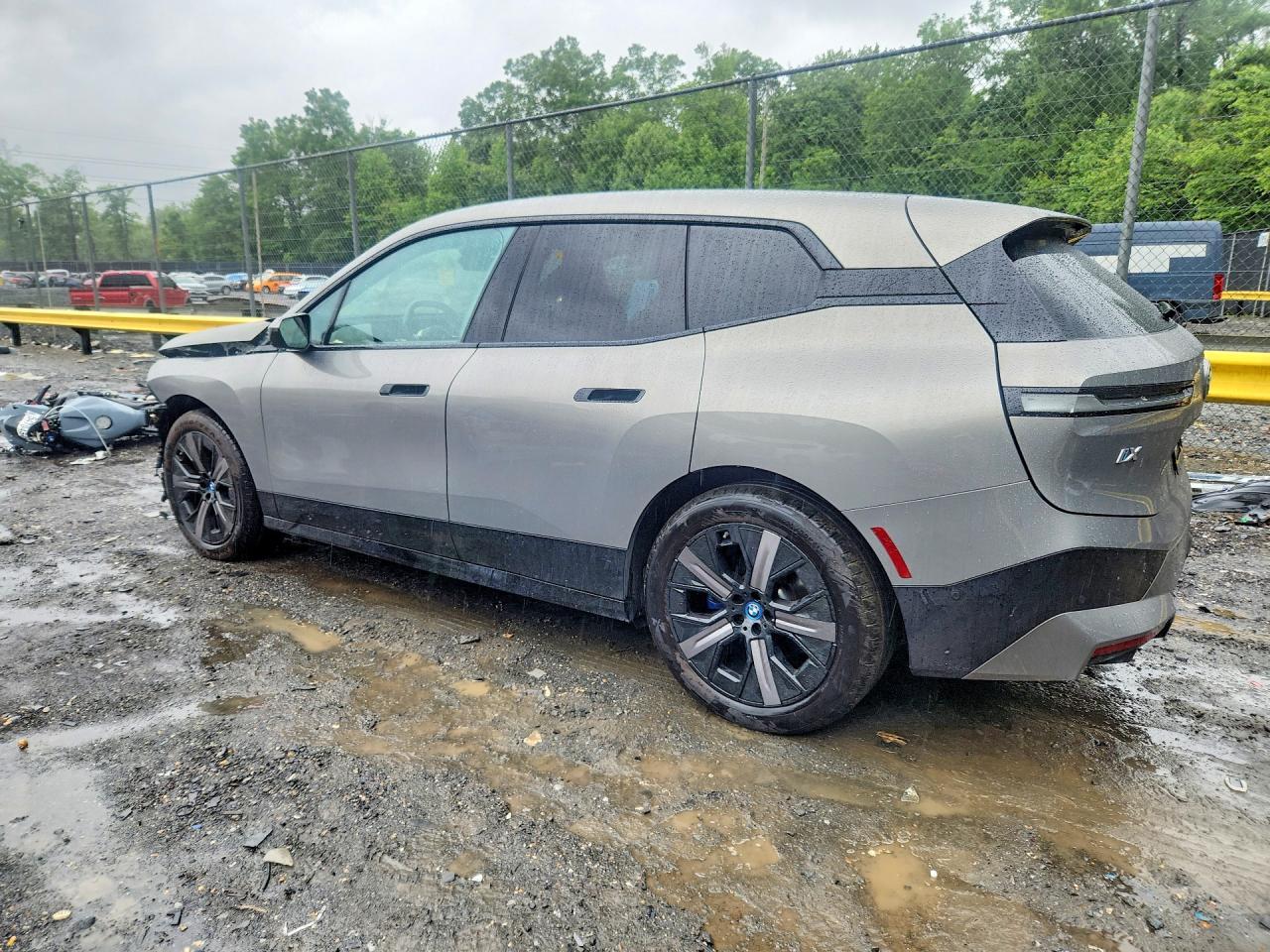 2024 BMW Ix xDrive50 - zdjęcie 2