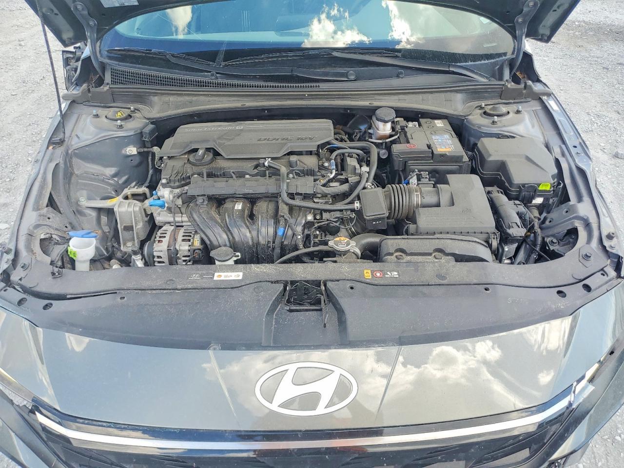 2025 Hyundai Elantra Sel - zdjęcie 11
