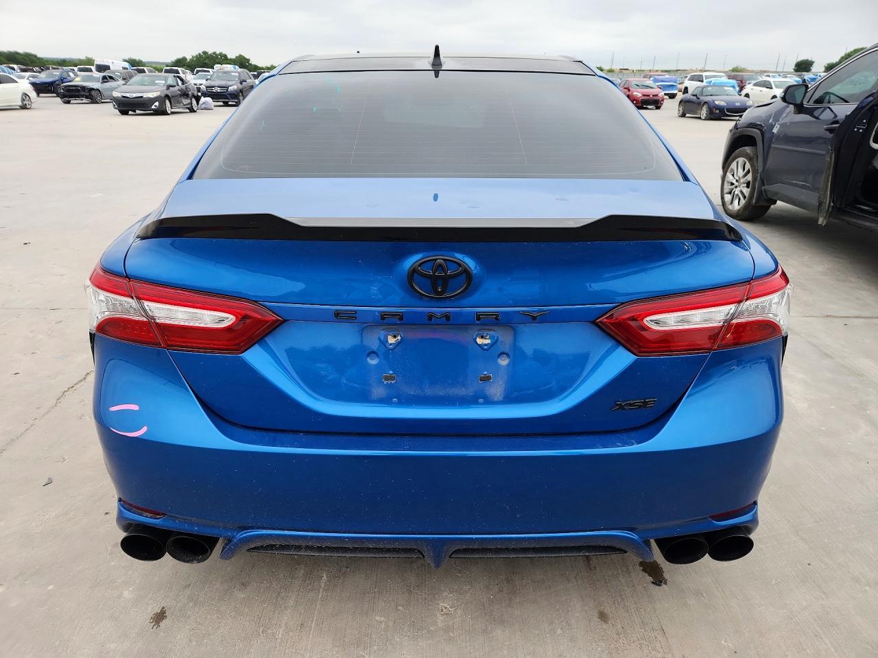 2020 Toyota Camry Xse - zdjęcie 6
