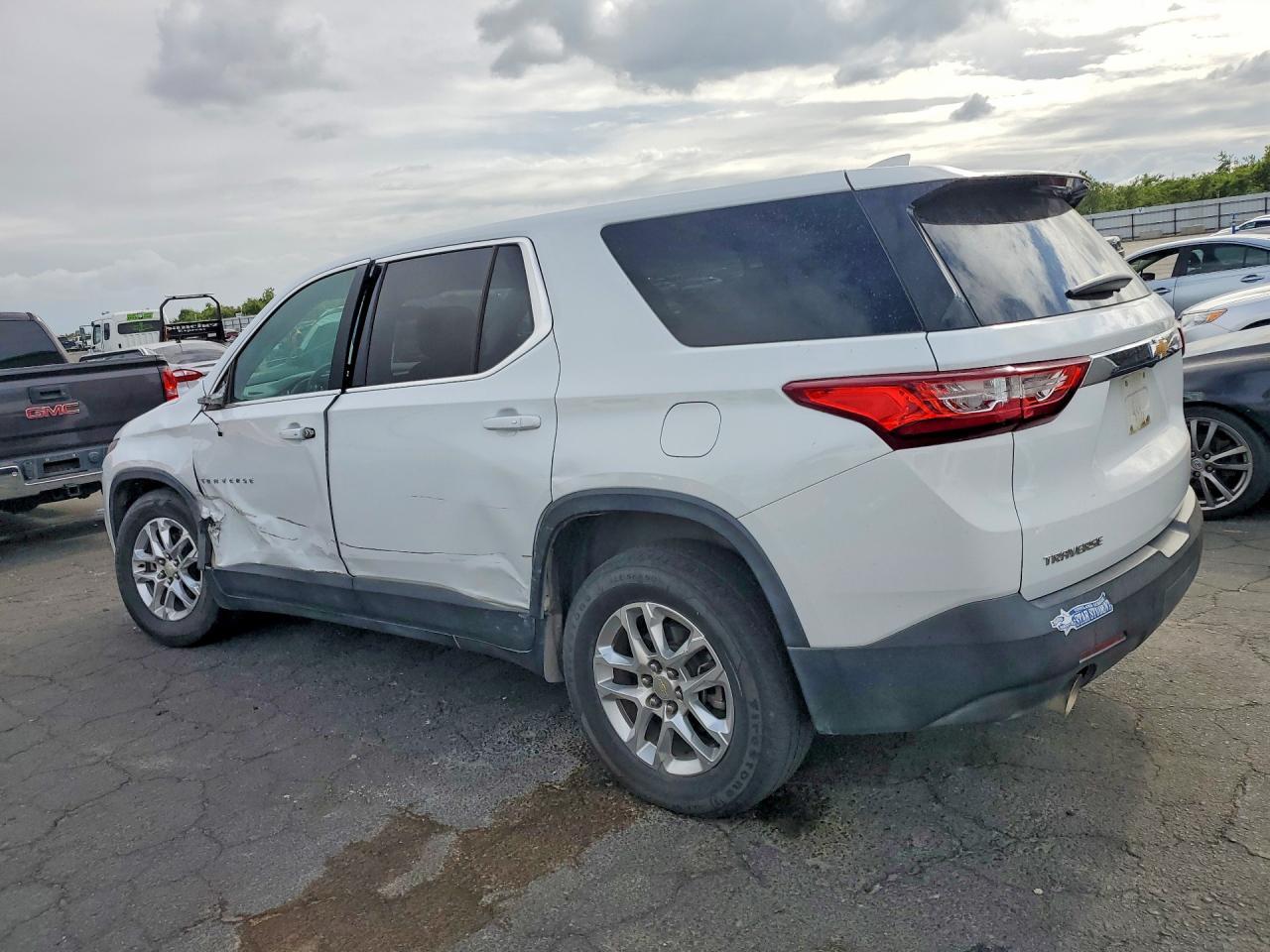 2019 Chevrolet Traverse Ls - zdjęcie 2