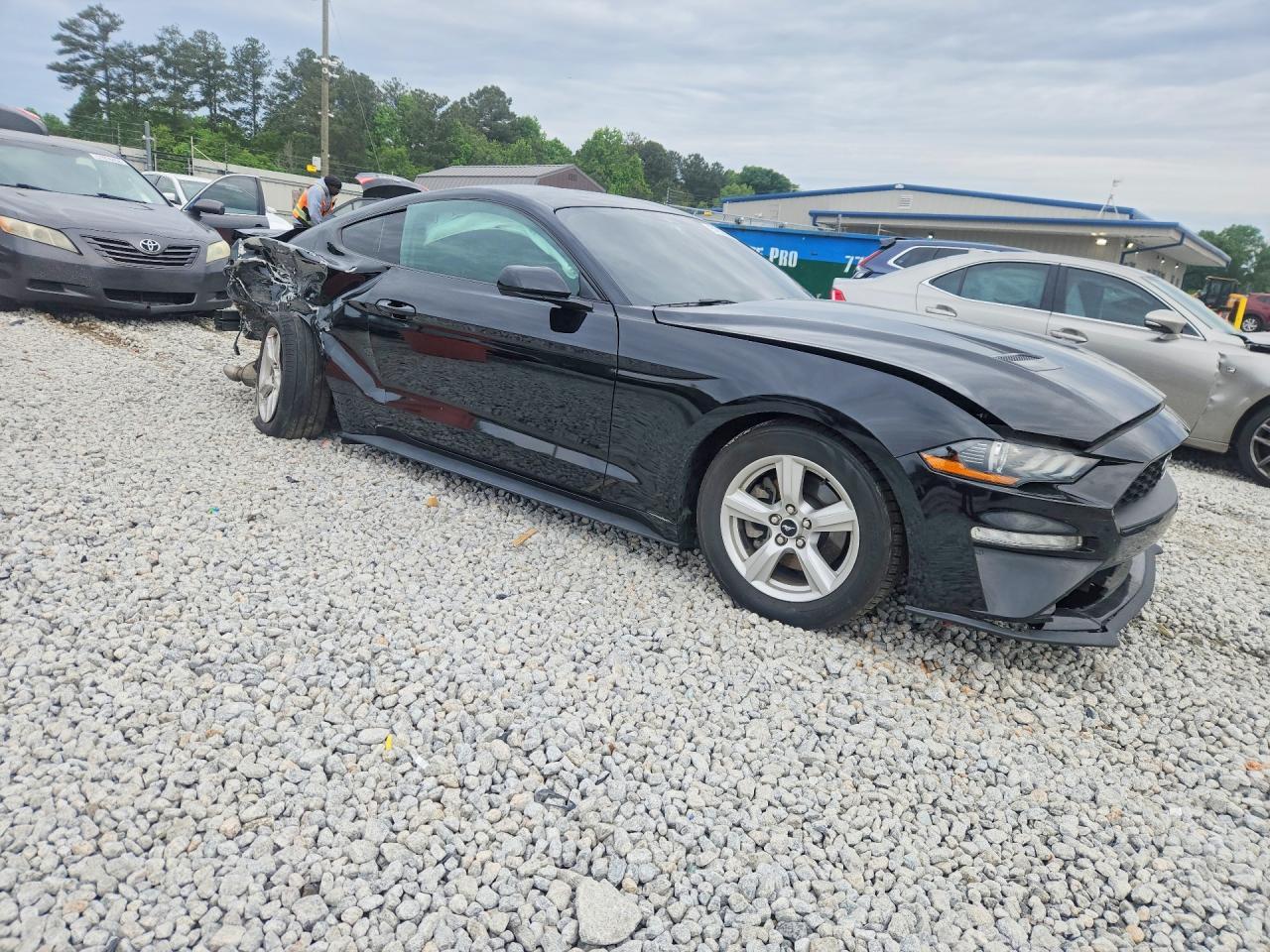 2019 Ford Mustang - zdjęcie 4