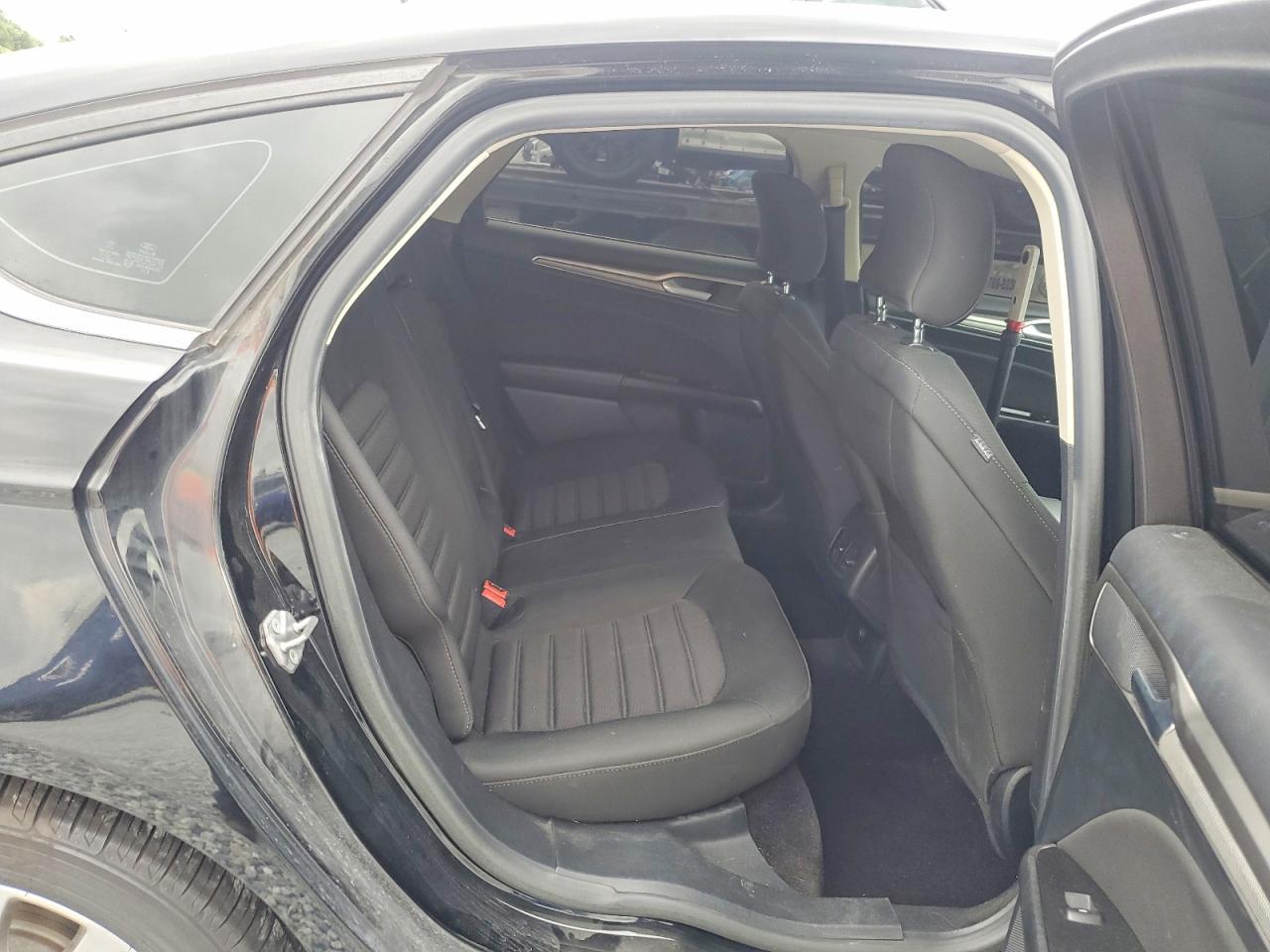 2017 Ford Fusion - zdjęcie 10