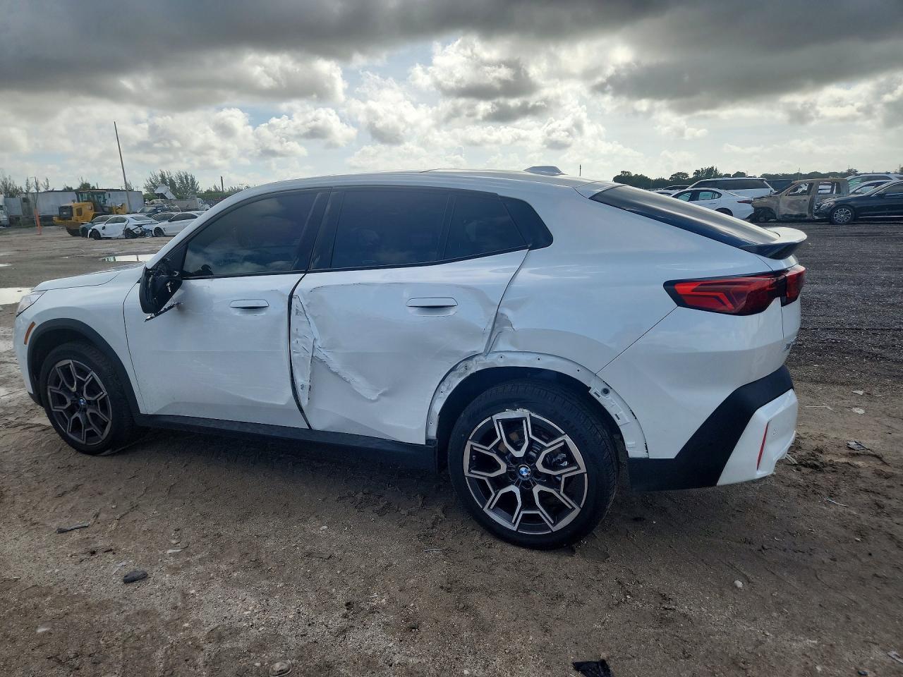 2026 BMW X2 xDrive28I - zdjęcie 2