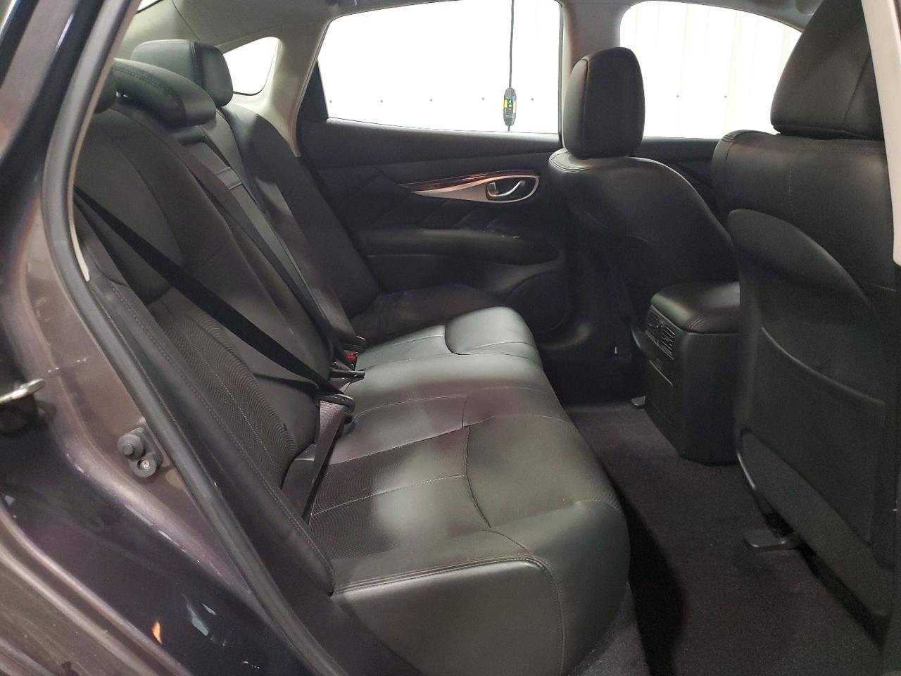 2015 Infiniti Q70 3.7 - zdjęcie 10