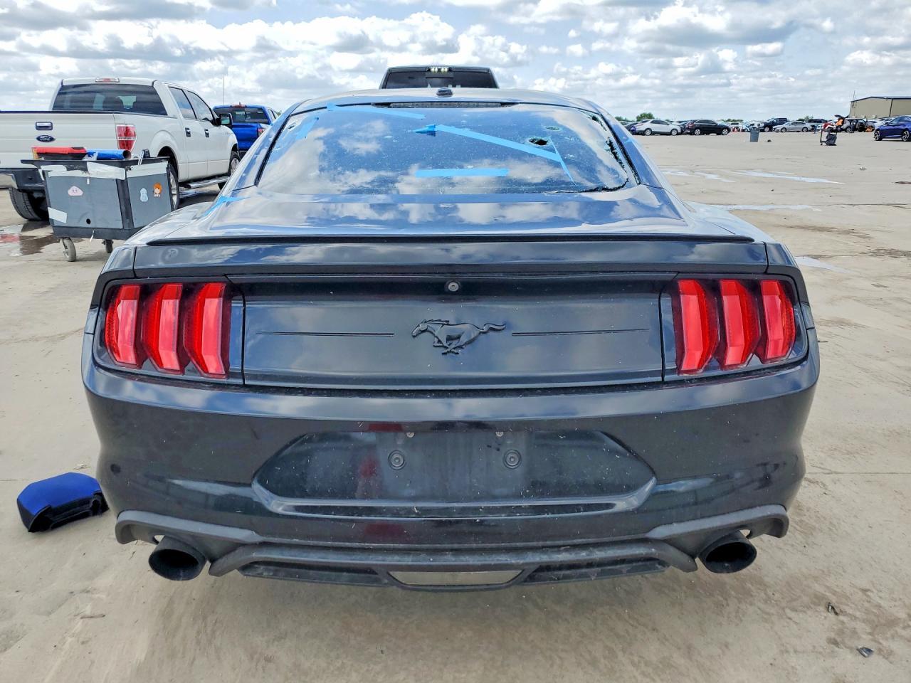 2019 Ford Mustang - zdjęcie 6
