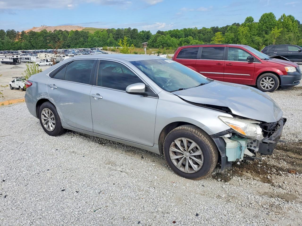 2015 Toyota Camry Le - zdjęcie 4