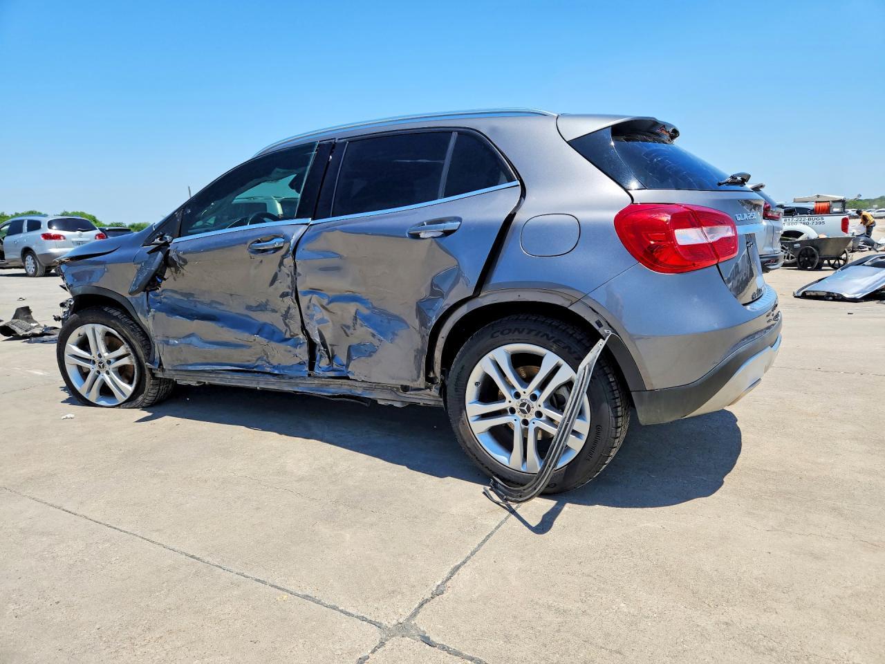 2019 Mercedes-Benz Gla 250 4Matic - zdjęcie 2