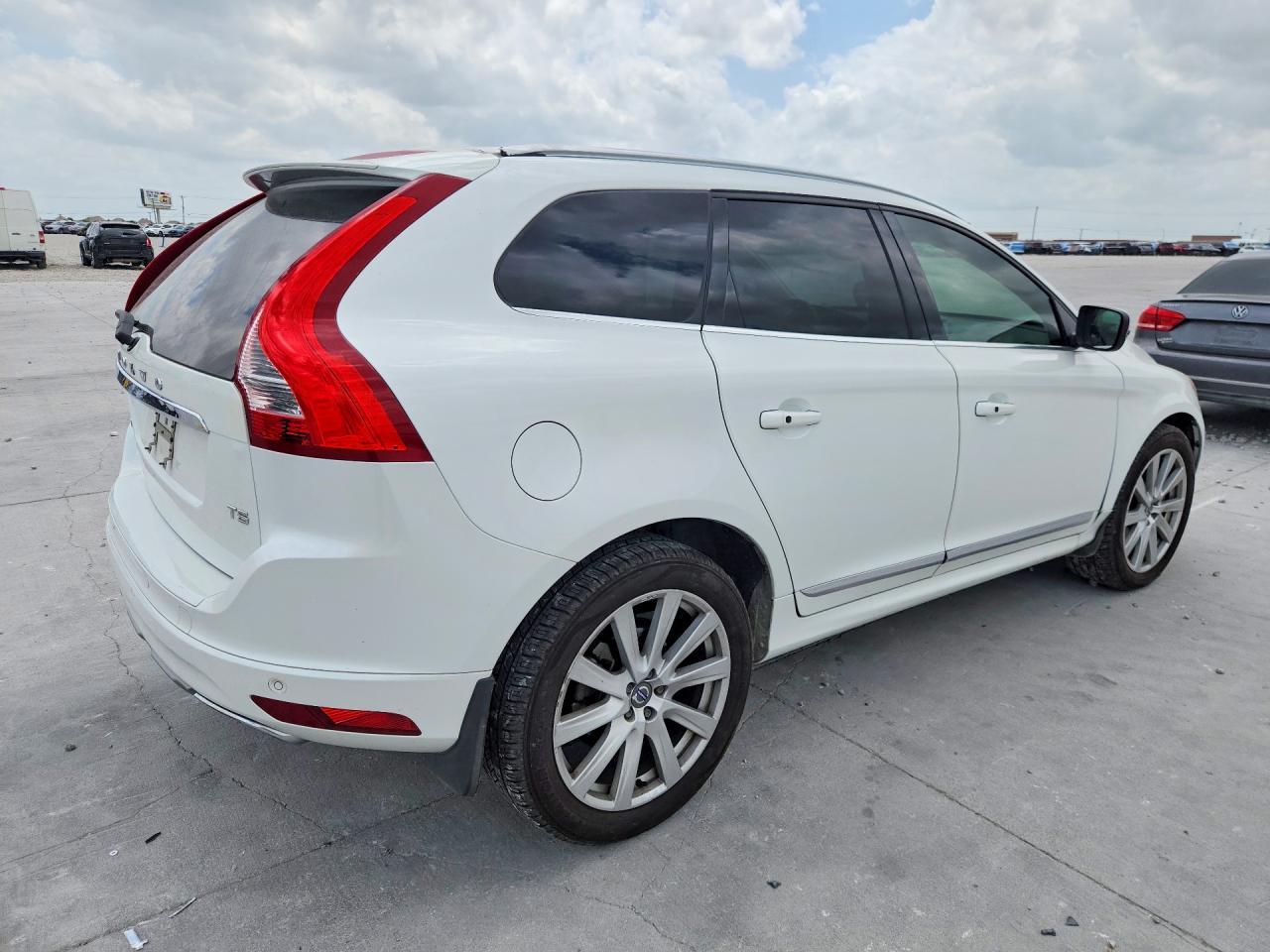 2017 Volvo Xc60 T5 Inscription - zdjęcie 3