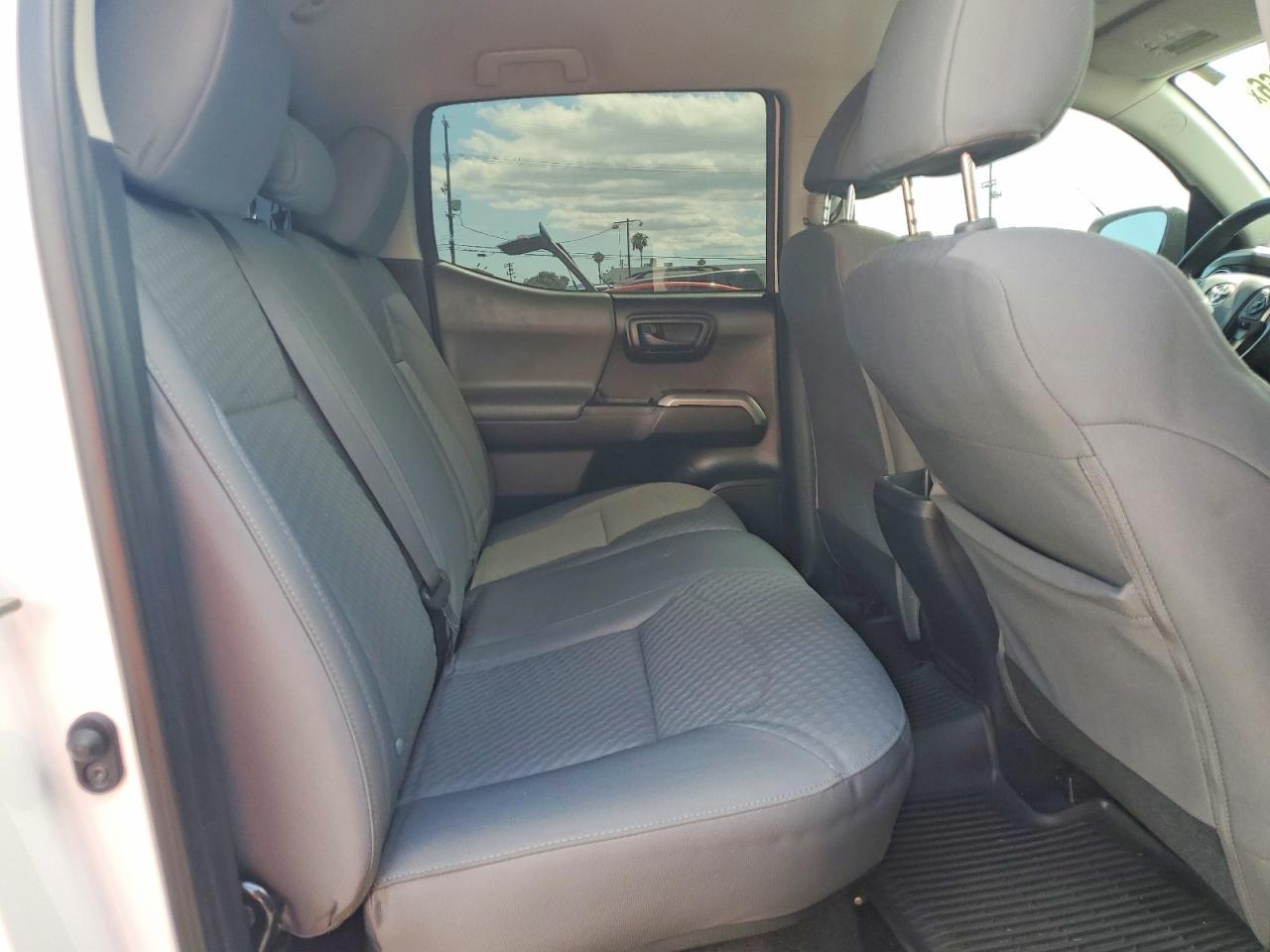 2020 Toyota Tacoma - zdjęcie 10