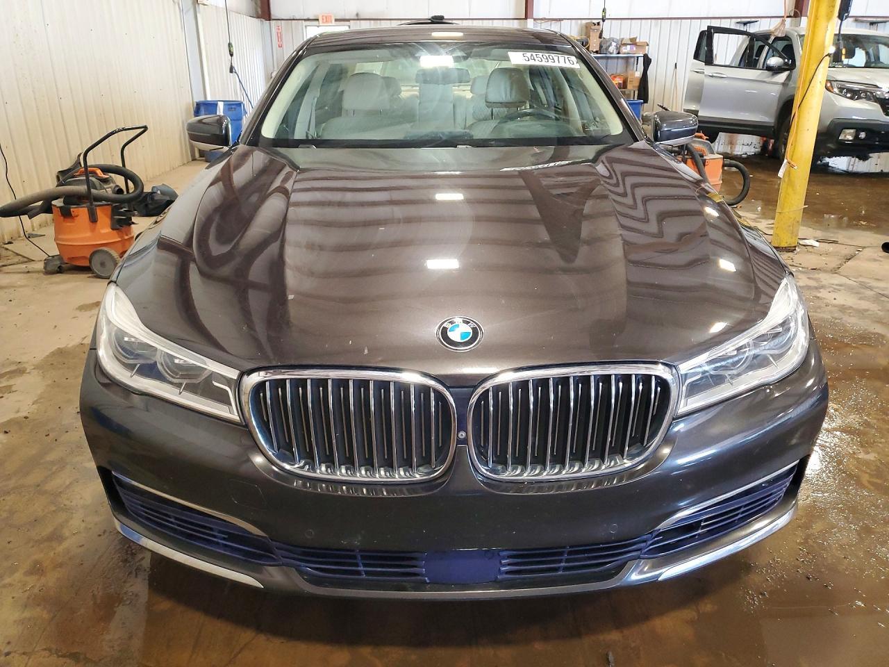 2016 BMW Seria 7 750i - zdjęcie 5