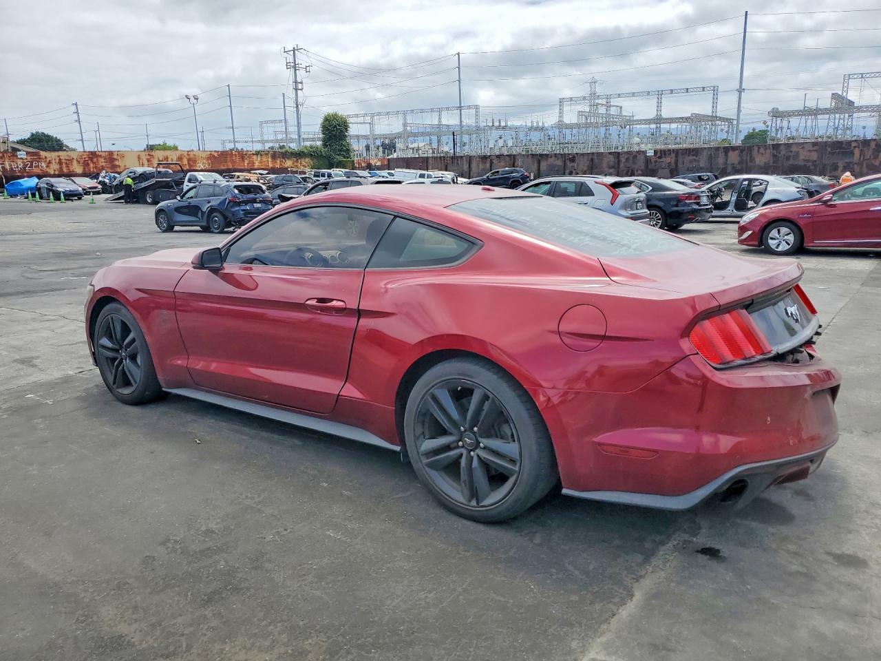 2015 Ford Mustang - zdjęcie 2