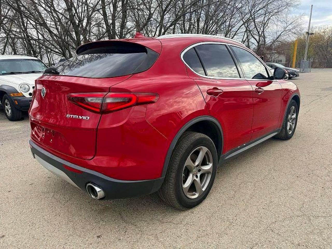 2021 Alfa Romeo Stelvio - zdjęcie 4
