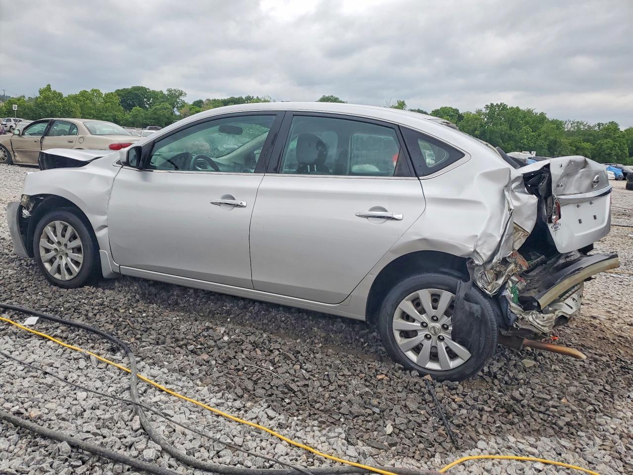 2015 Nissan Sentra S - zdjęcie 2