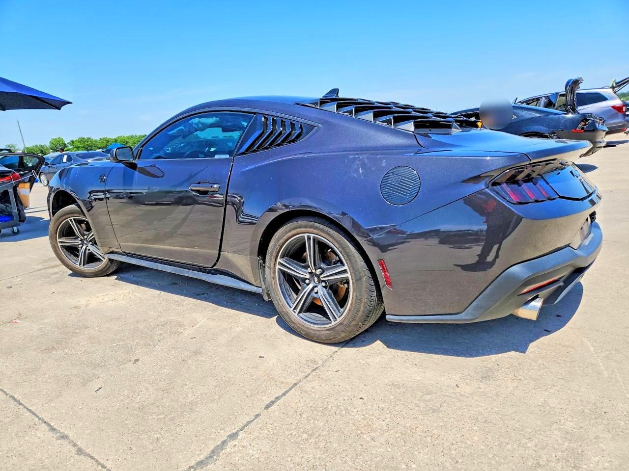 2024 Ford Mustang - zdjęcie 2