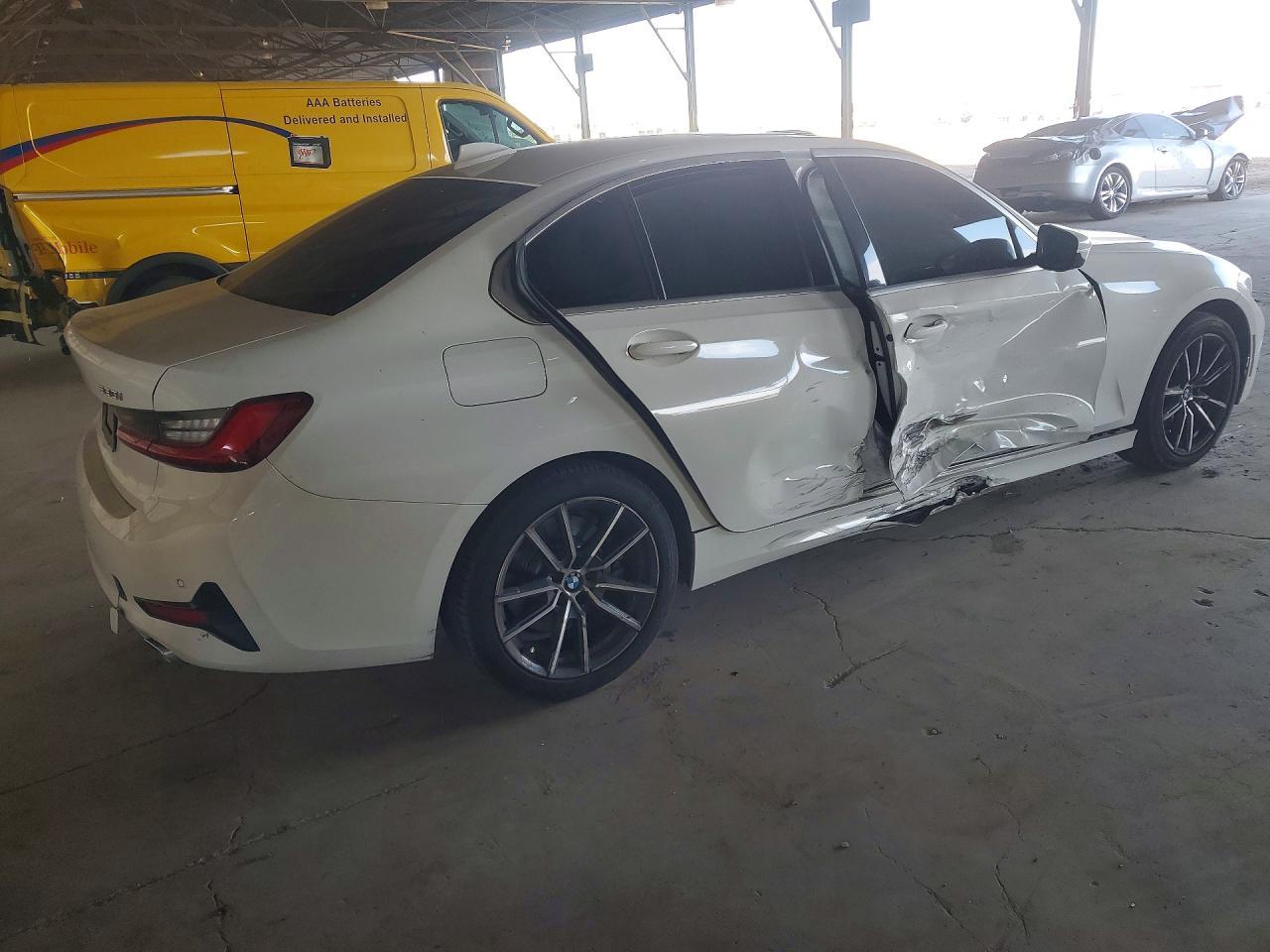 2021 BMW 330I - zdjęcie 3