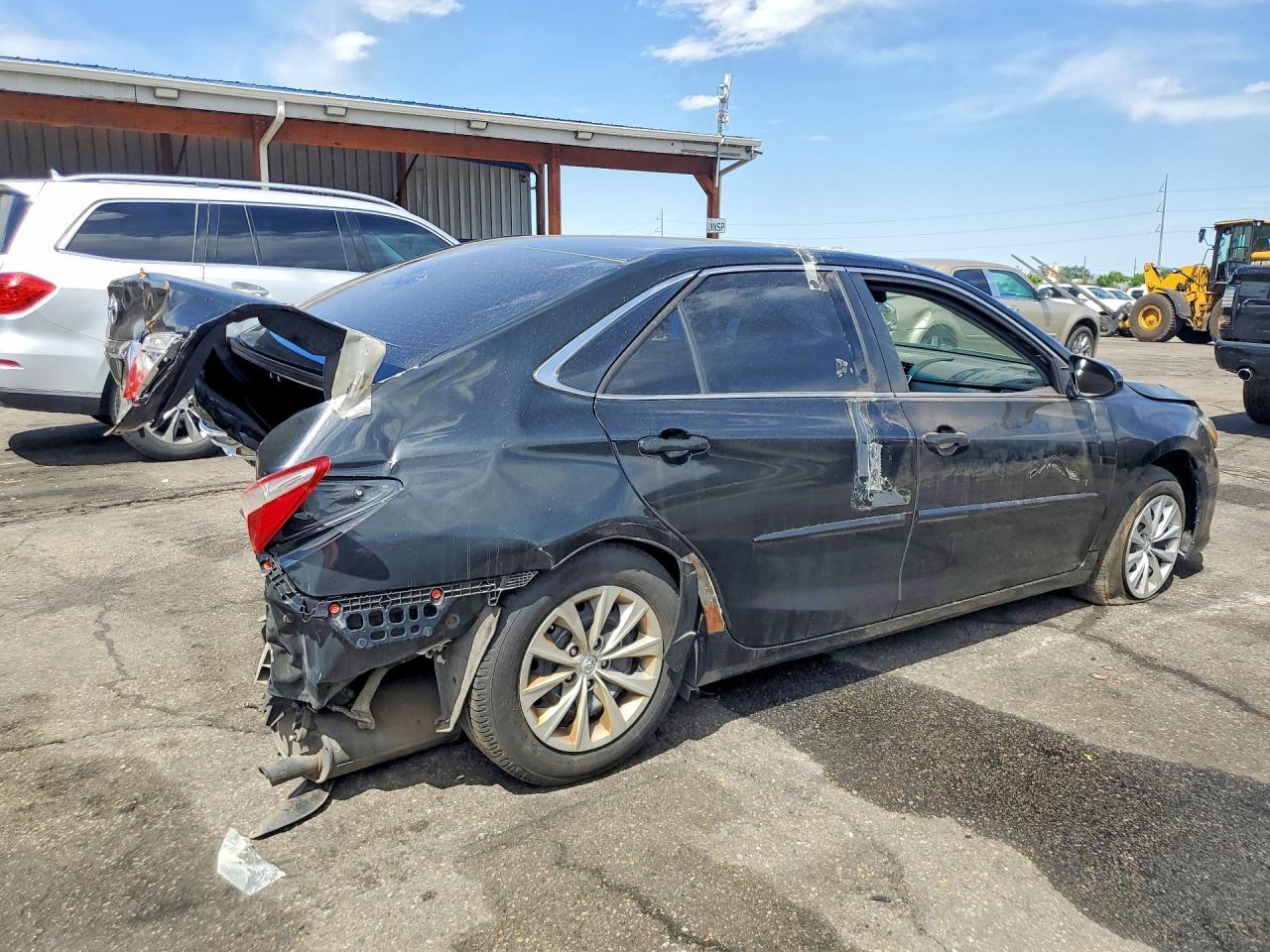 2015 Toyota Camry Le - zdjęcie 3