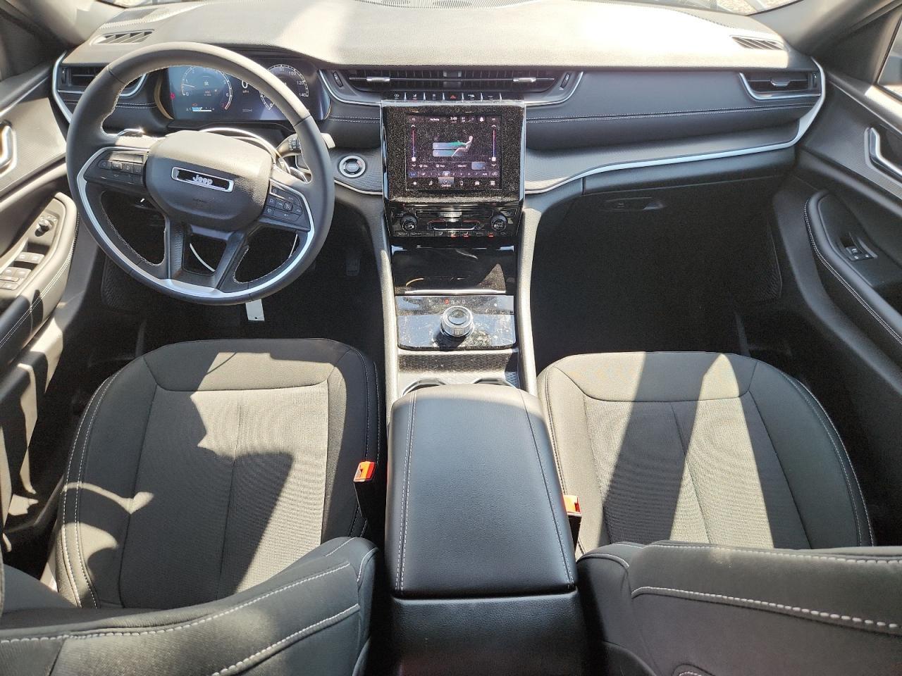 2025 Jeep Grand Cherokee Laredo - zdjęcie 8