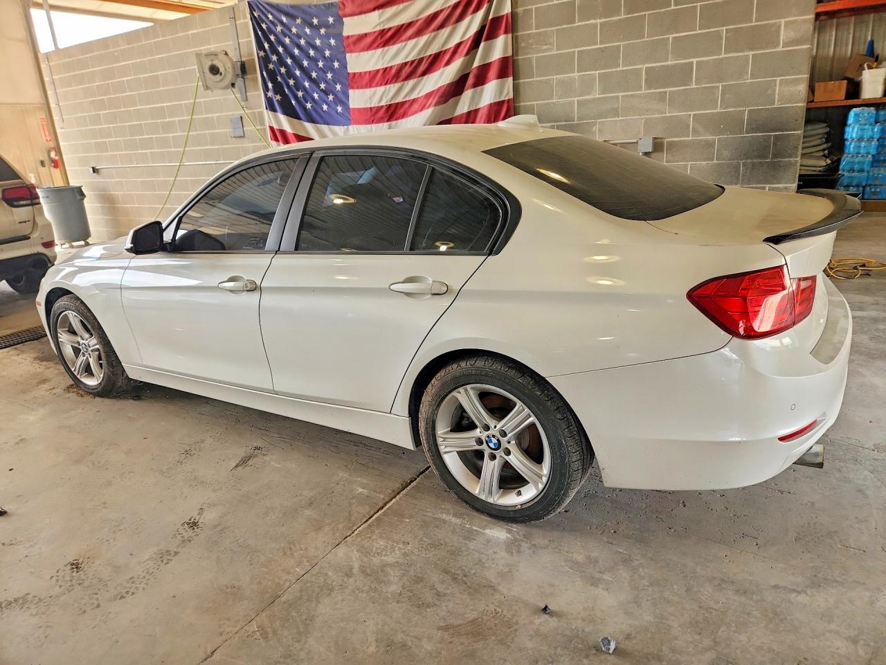 2015 BMW 320 I xDrive - zdjęcie 2