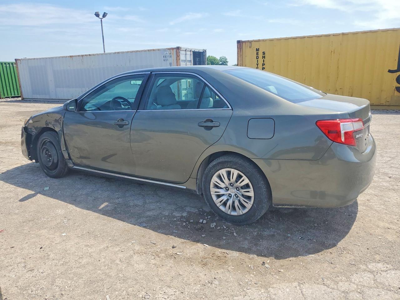 2013 Toyota Camry Le - zdjęcie 2