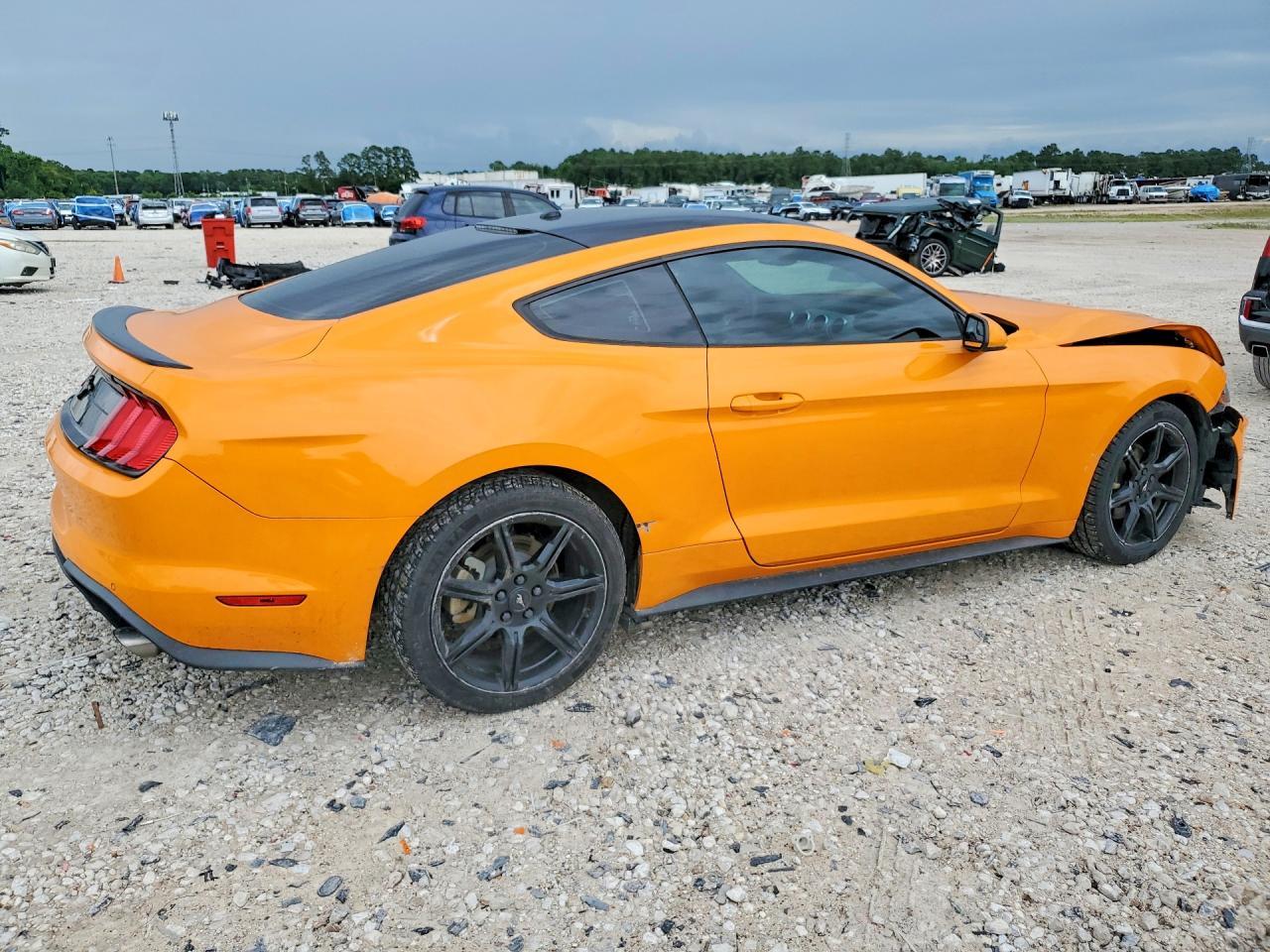 2019 Ford Mustang - zdjęcie 3