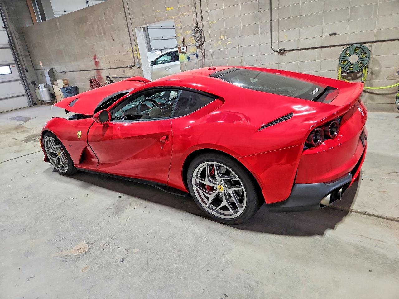 2020 Ferrari 812 Superfast - zdjęcie 2