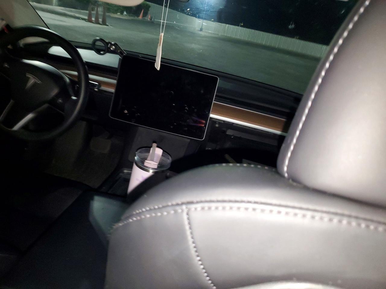 2023 Tesla Model 3 - zdjęcie 8