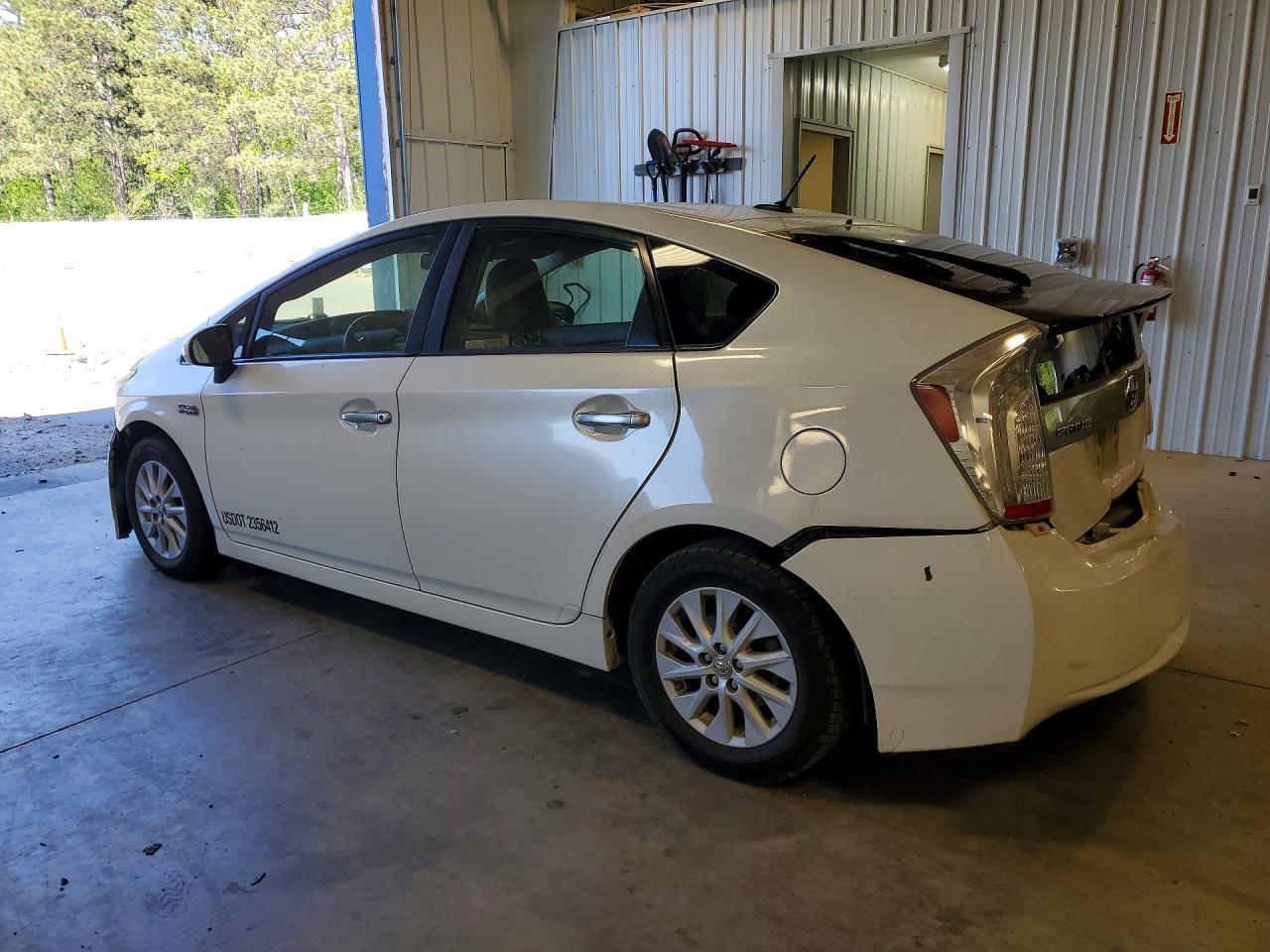 2013 Toyota Prius Plug-In Hybrid Base - zdjęcie 2