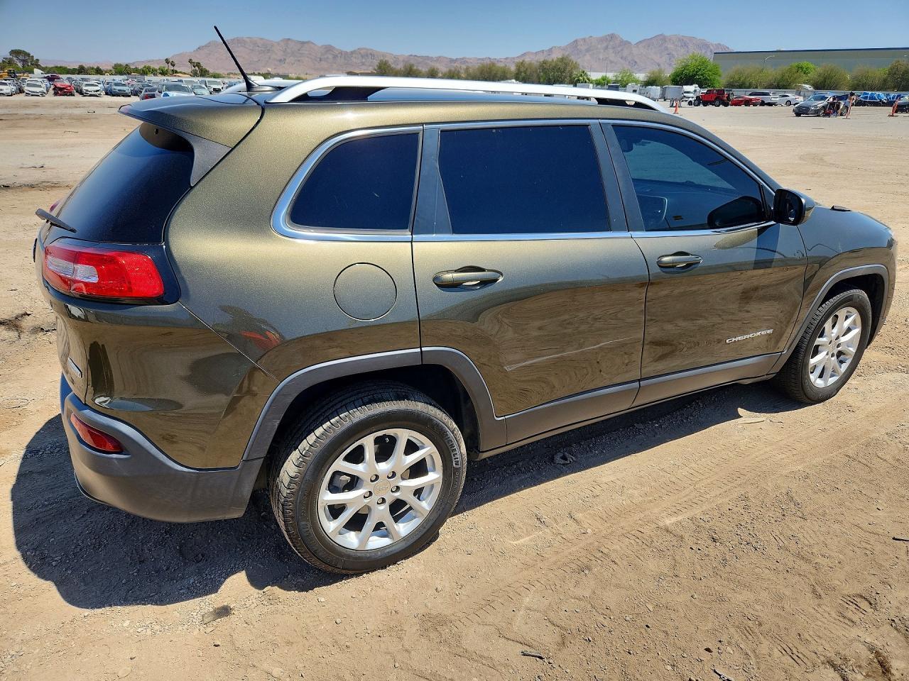 2015 Jeep Cherokee Latitude - zdjęcie 3