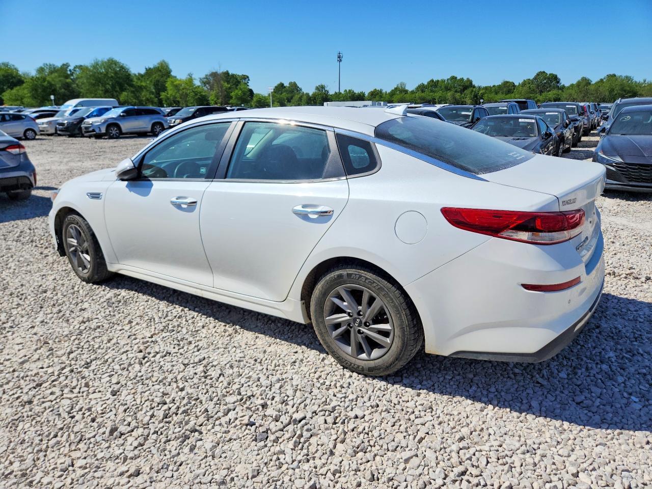 2020 Kia Optima Lx - zdjęcie 2
