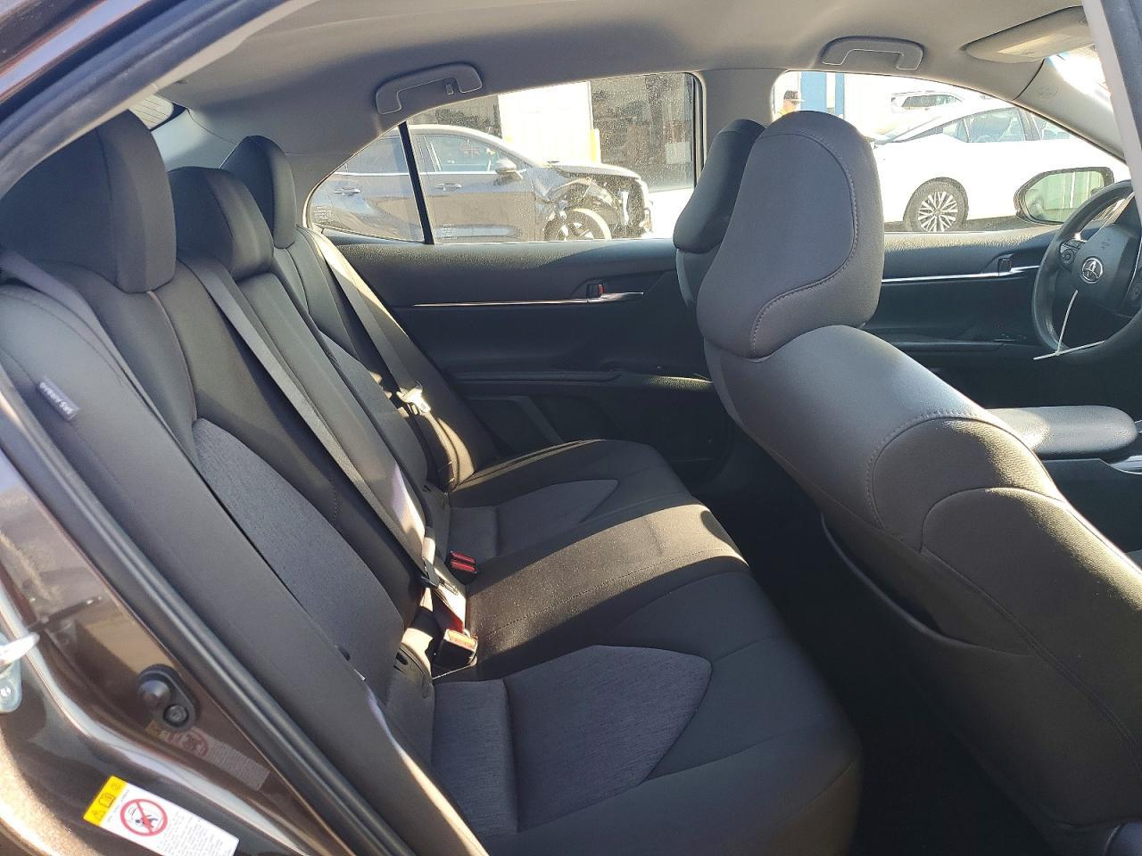 2018 Toyota Camry Le - zdjęcie 10