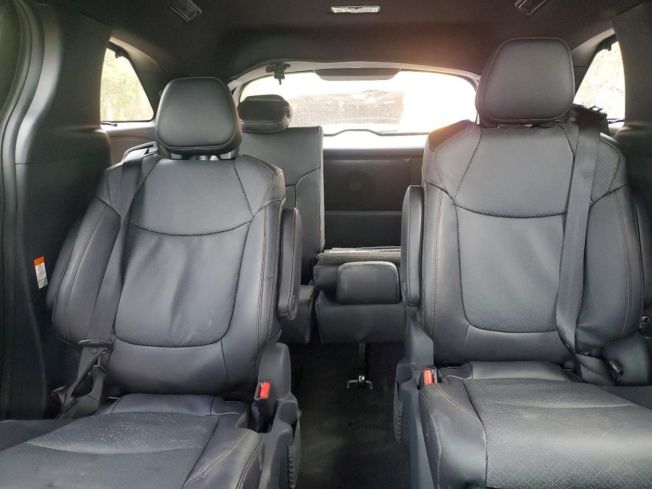 2025 Toyota Sienna Le - zdjęcie 10