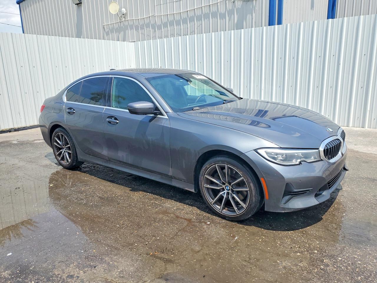 2021 BMW 330I - zdjęcie 4