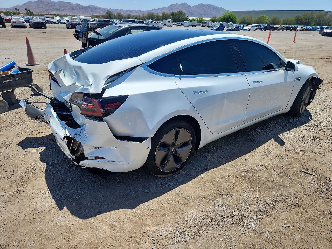 2019 Tesla Model 3 - zdjęcie 3