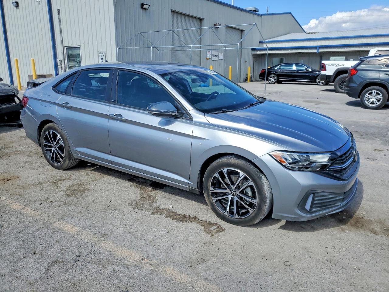 2024 Volkswagen Jetta Sport - zdjęcie 4