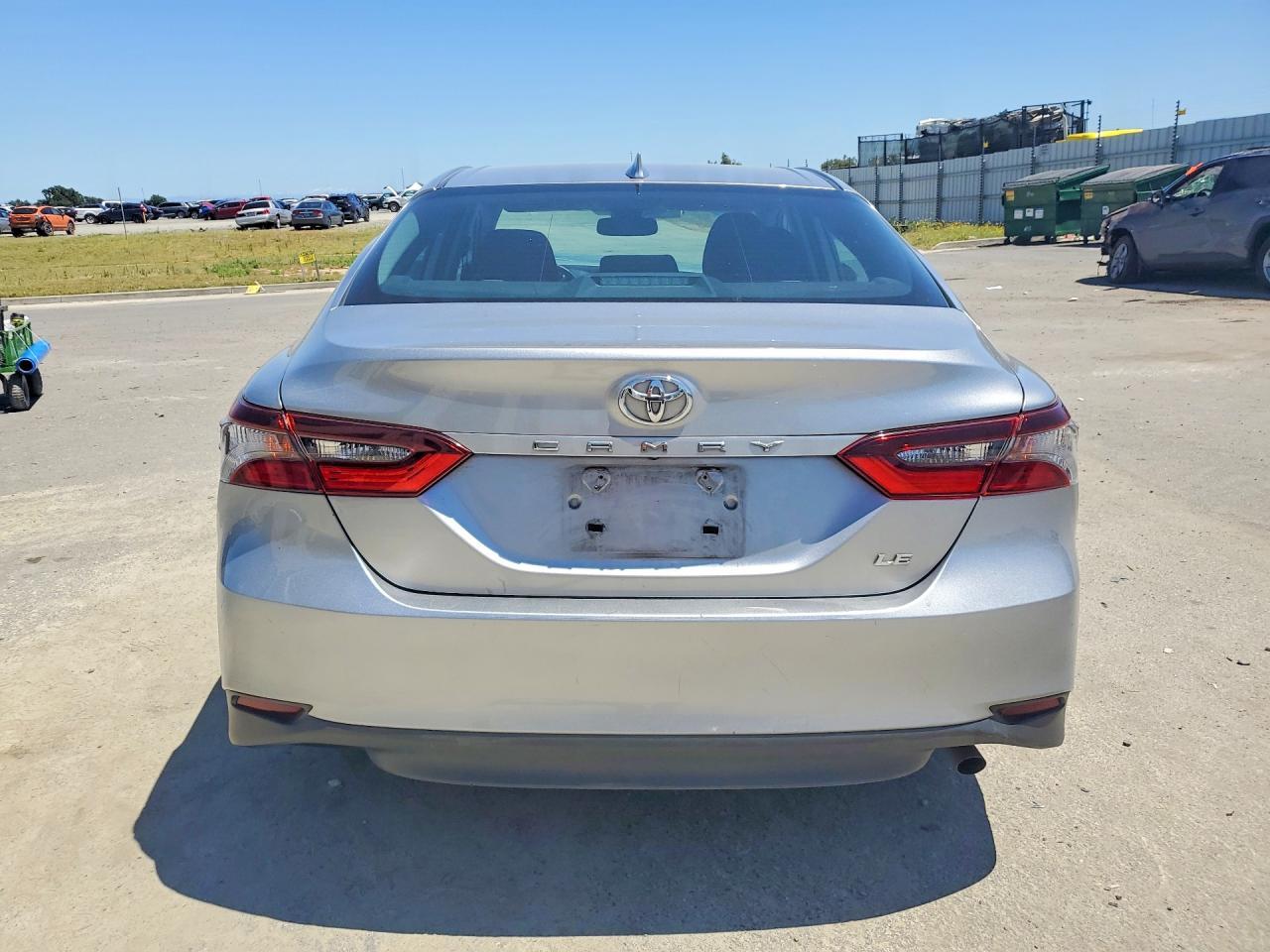 2021 Toyota Camry Le - zdjęcie 6