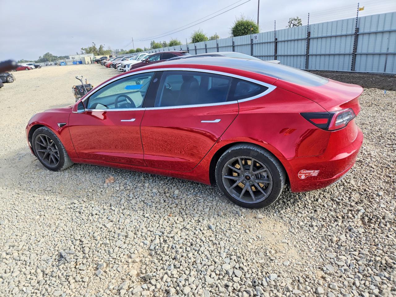 2018 Tesla Model 3 - zdjęcie 2