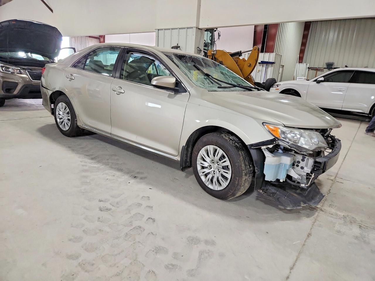 2014 Toyota Camry Le - zdjęcie 4