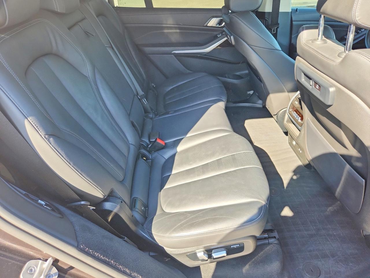 2021 BMW X7 xDrive40I - zdjęcie 11