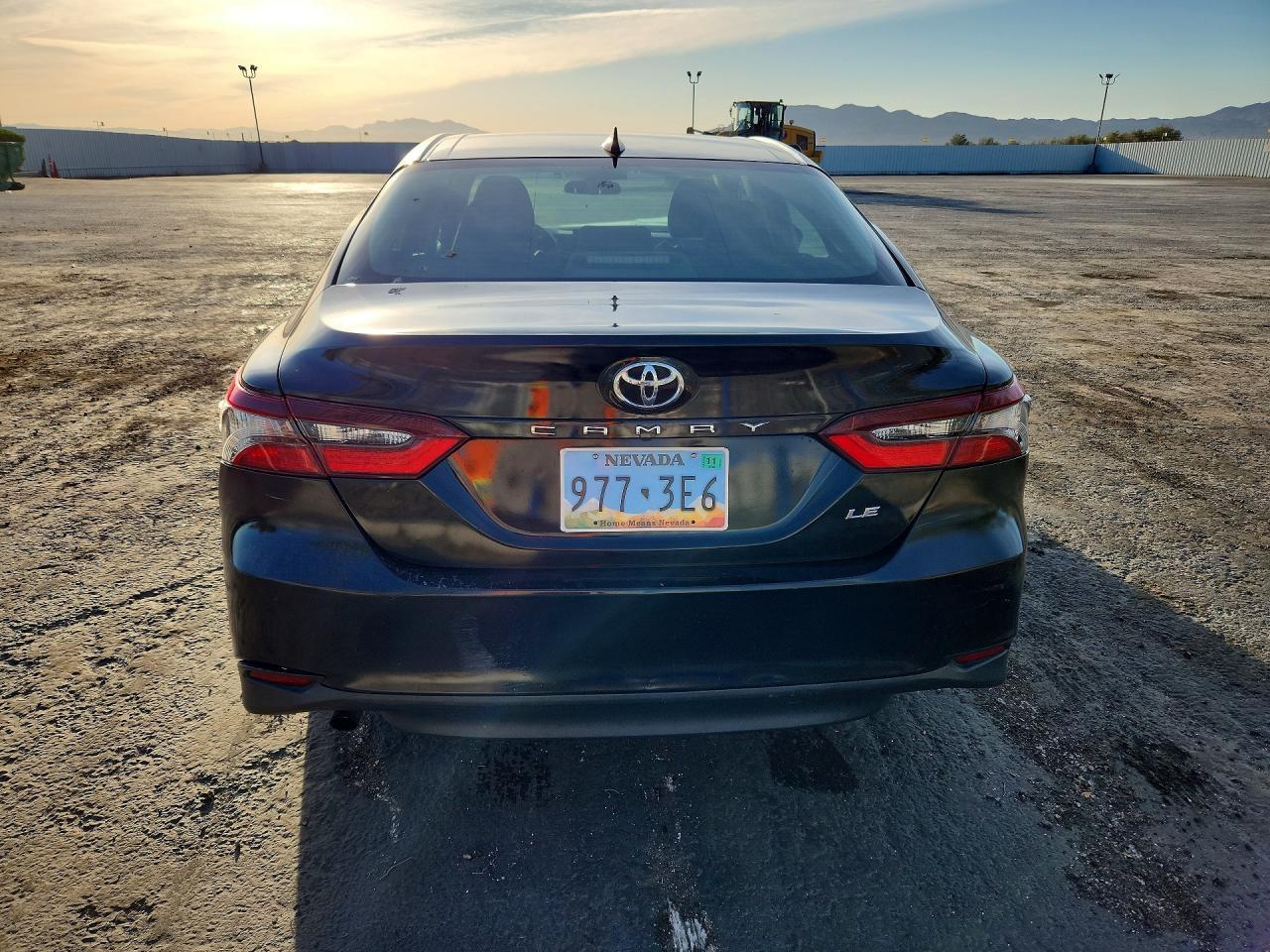 2022 Toyota Camry Le - zdjęcie 6
