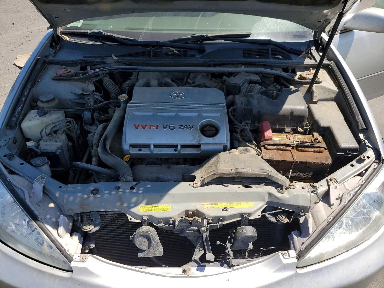 Toyota Camry - zdjęcie 11