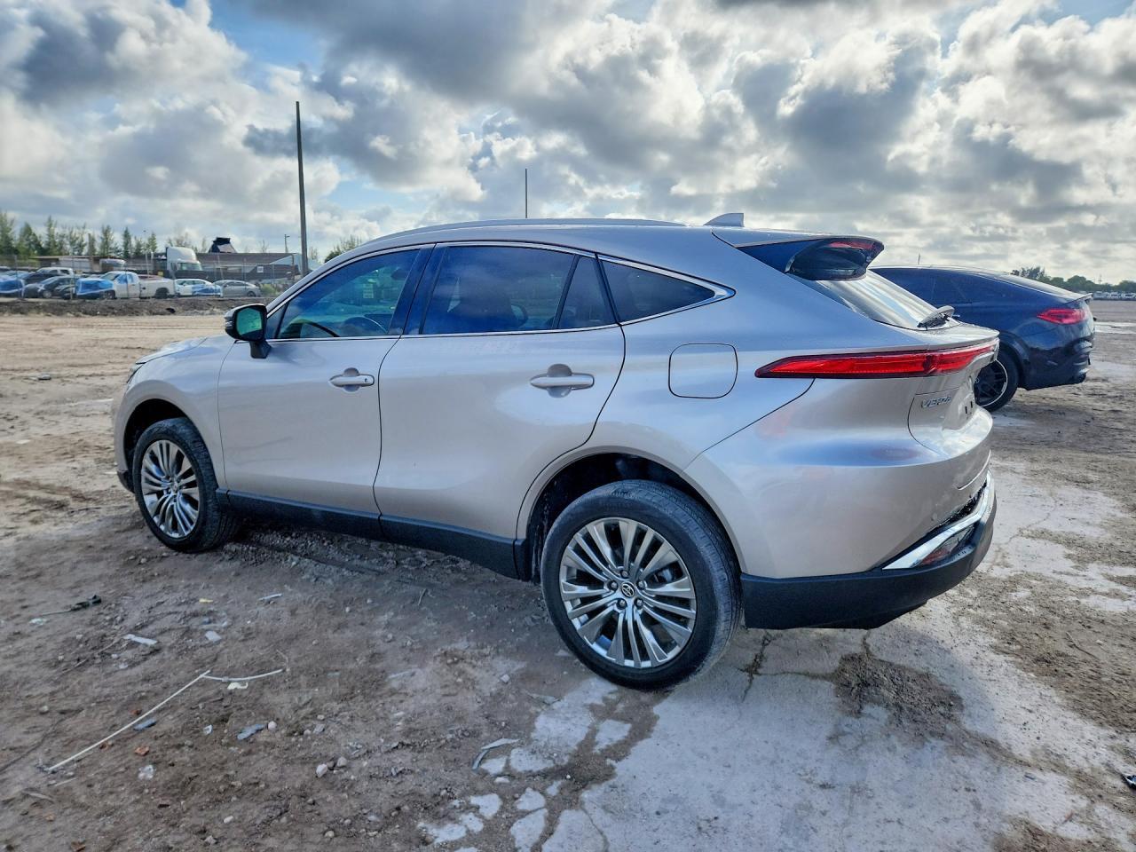 2022 Toyota Venza Xle - zdjęcie 2