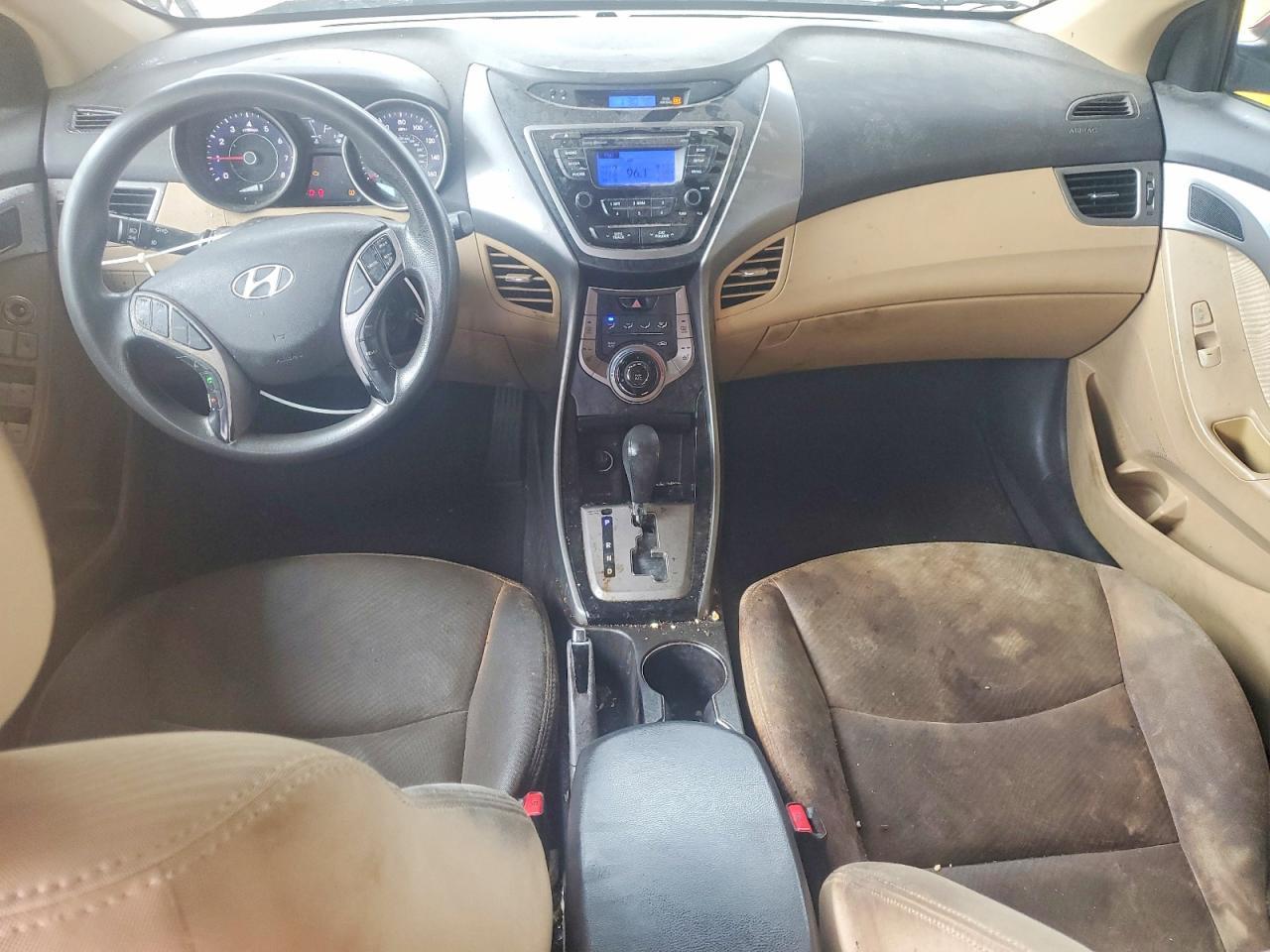 2013 Hyundai Elantra 4D - zdjęcie 8