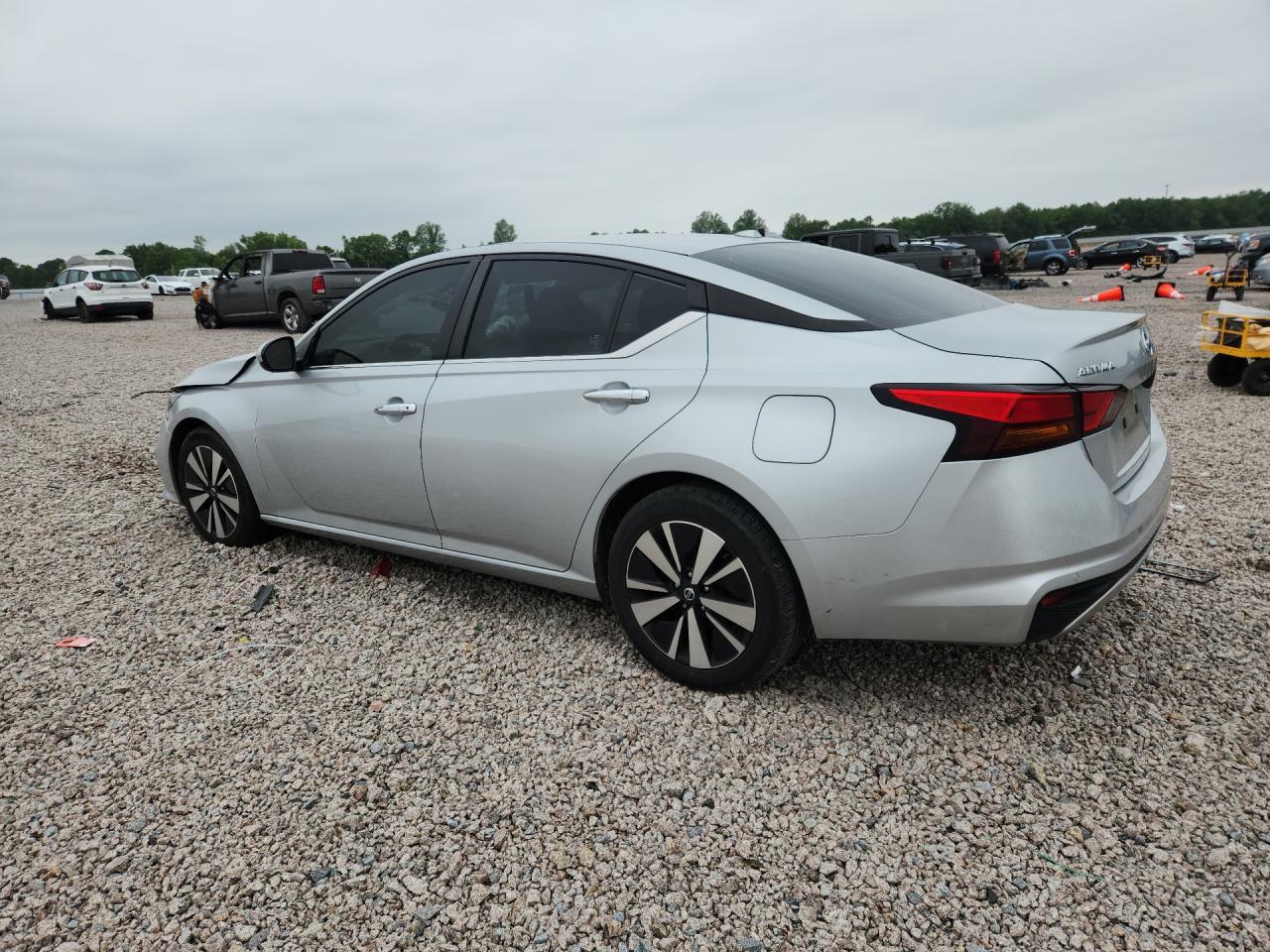 2022 Nissan Uk - zdjęcie 2