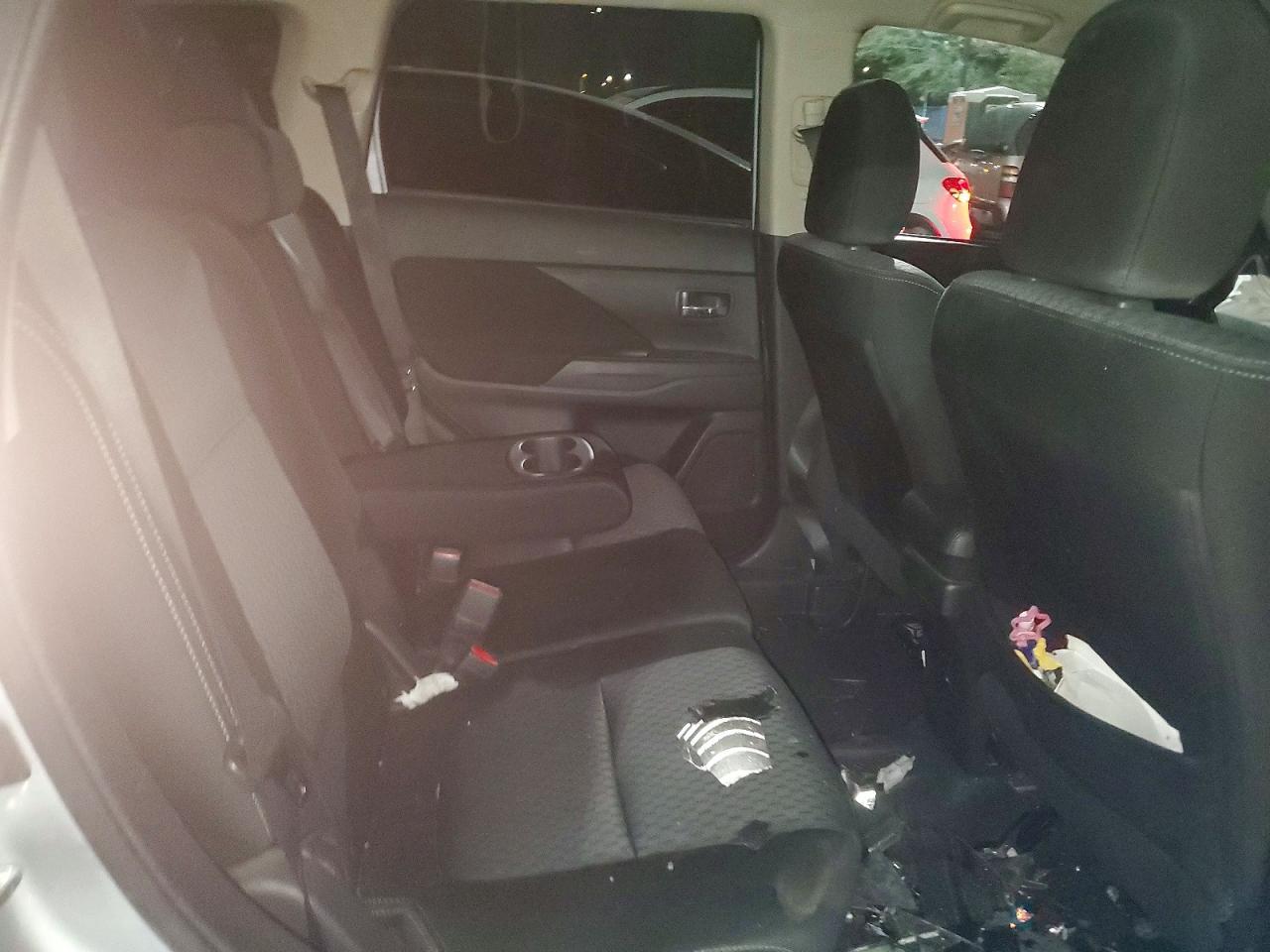 2015 Mitsubishi Outlander Es - zdjęcie 11